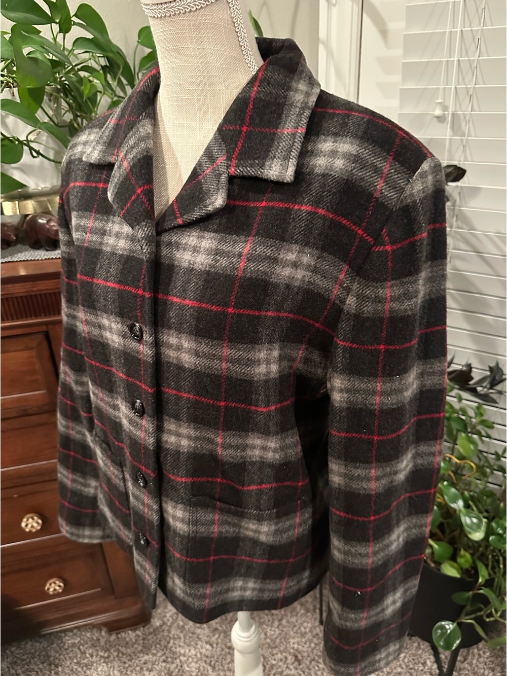 Plaid Button-Up Blazer Jacket in Black, Gray & Red